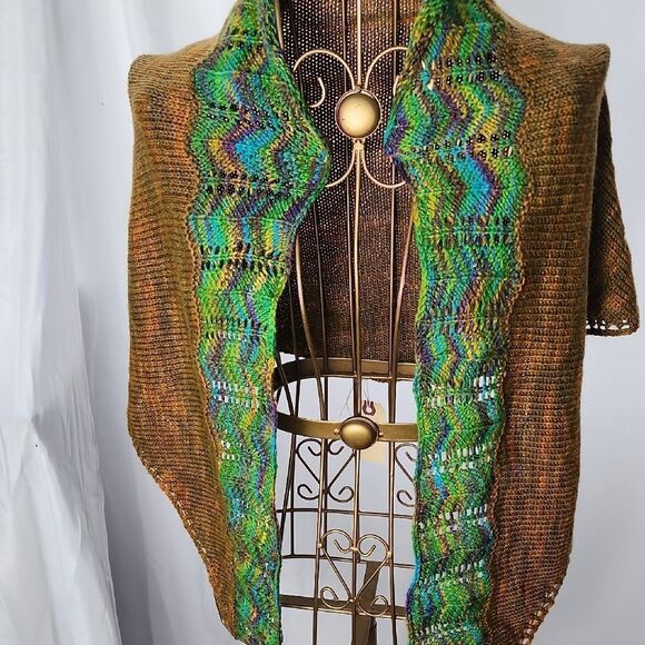 Vintage Wool Triangle Crochet Scarf - Picture 1 of 8